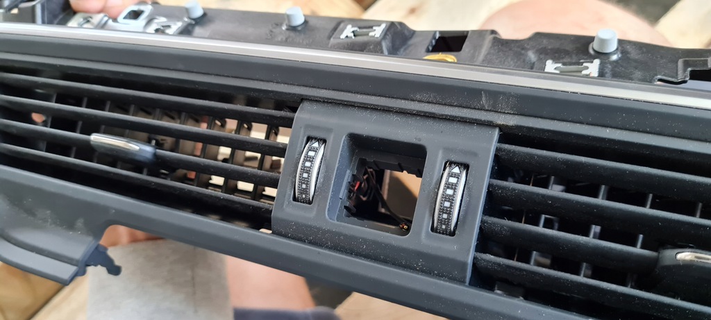 фото №12, Q5 80a sq5 решётка обдув средняя консоли 80b820902l