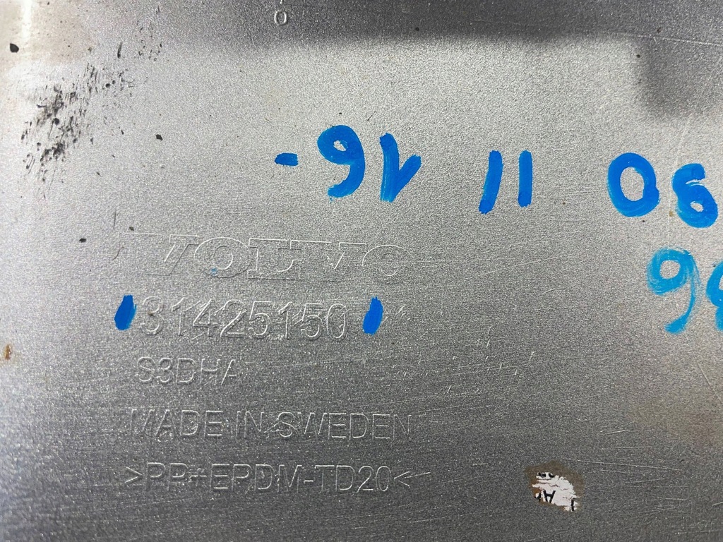 фото №8, Volvo v90 v-90 16- молдинг спойлер накладка дифузор бампер задня задній