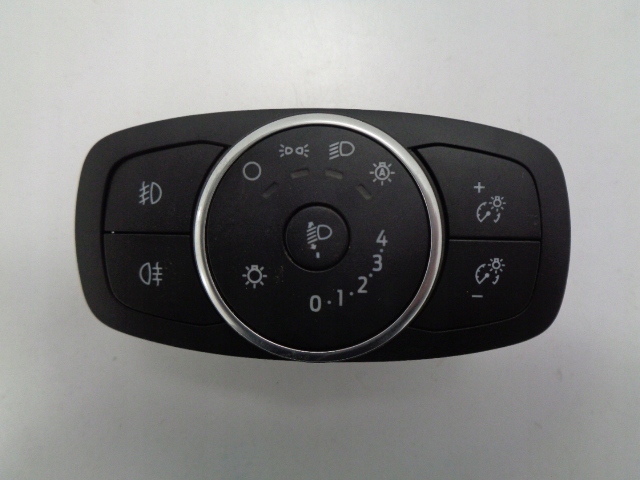 фото №1, Ford fiesta mk8 панель переключатель света