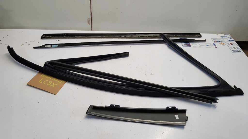 фото №11, Молдинг дверь левый перед vw passat b7