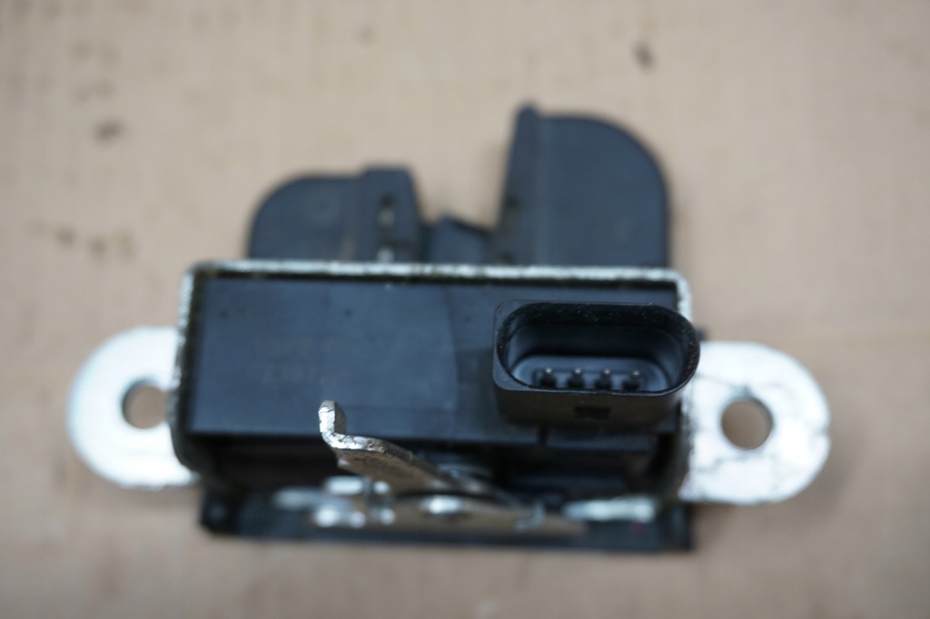 фото №5, Hyundai terracan замок кришки багажника 2,9 crdi