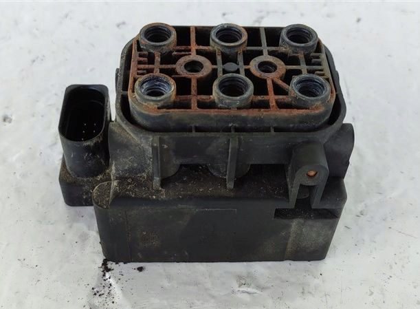 фото №1, Клапан распределитель подвеска audi a6 c6 4f0616013