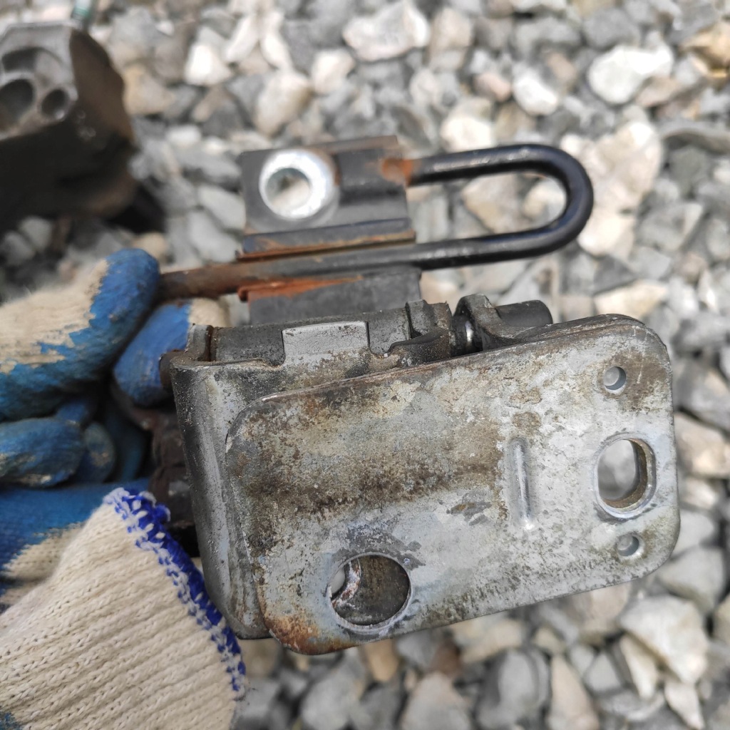 фото №4, Петля двері нижній лівий перед audi tt