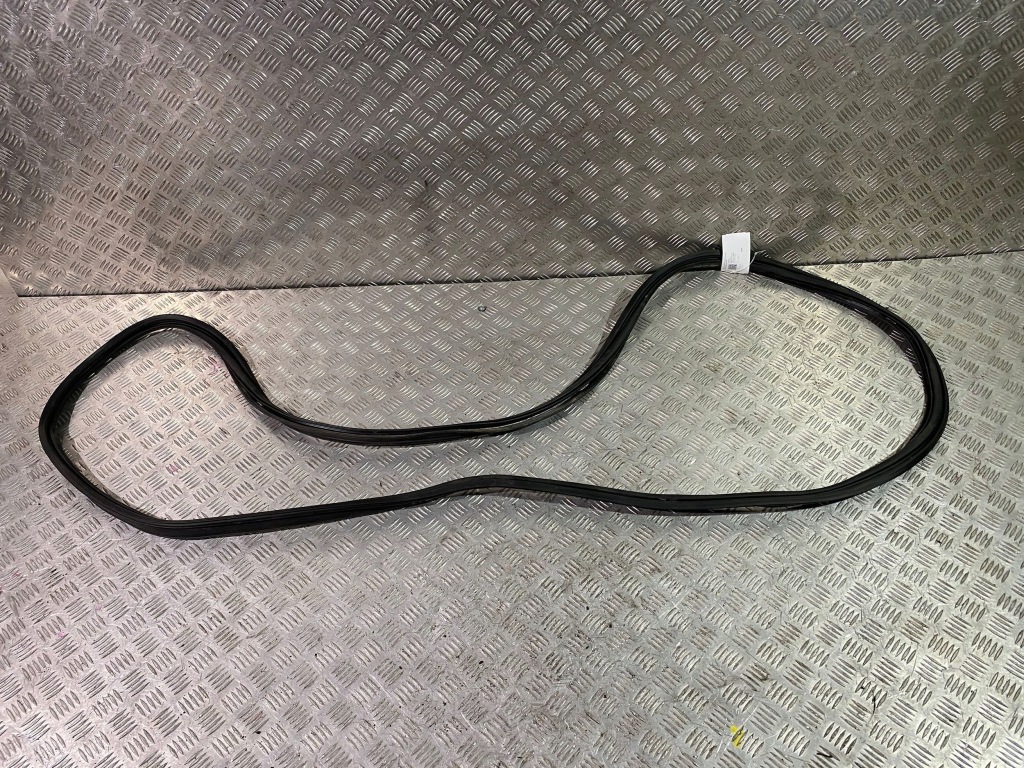 фото №1, Maserati levante 2020 резиновый прокладка багажника заднего / na кузов