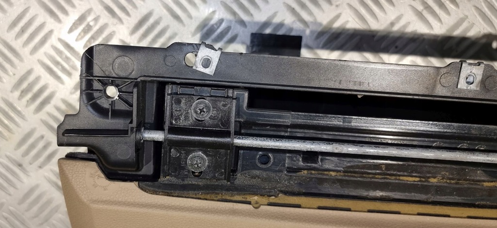 фото №13, Bmw e60 бардачок панелі пасажира бежевий корпус pod вимикач подушка безпеки 7034080