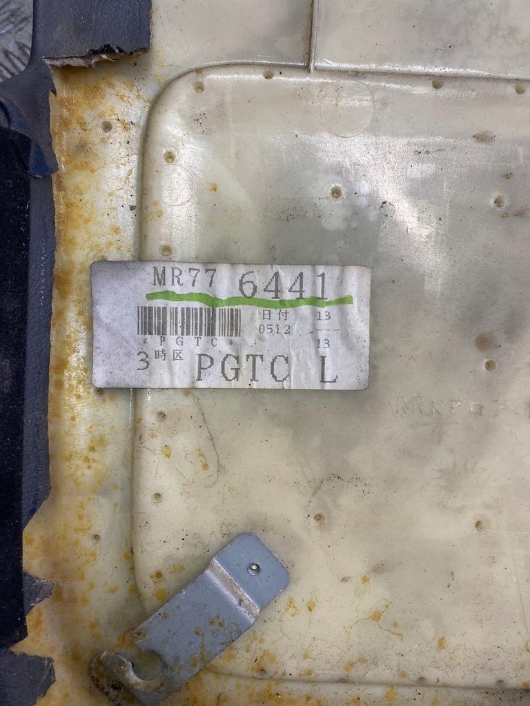 фото №7, Обивка дверь левый задняя mitsubishi pajero ii 5d mr776441