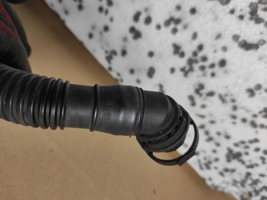 фото №5, Шланг воздуха вентиляция картера volkswagen audi 03l103493ae