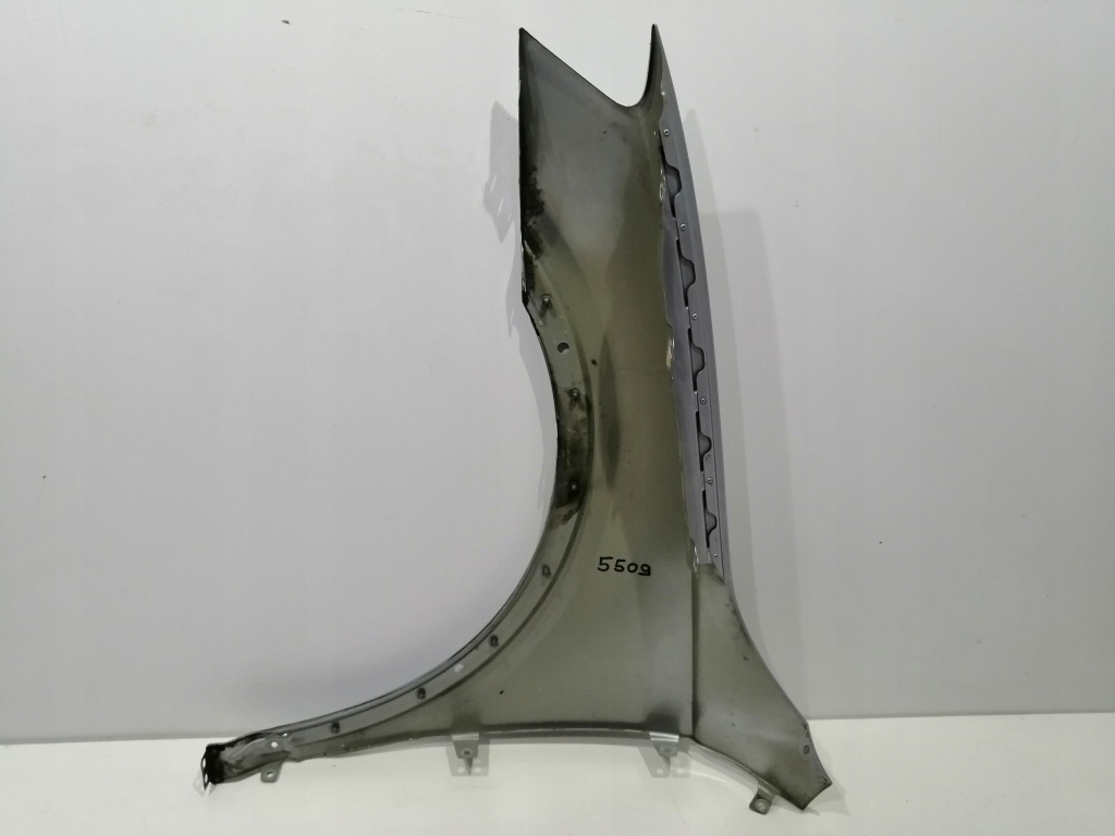 8u0821468a правый  перед крепеж крыла audi q3 aso в Украине