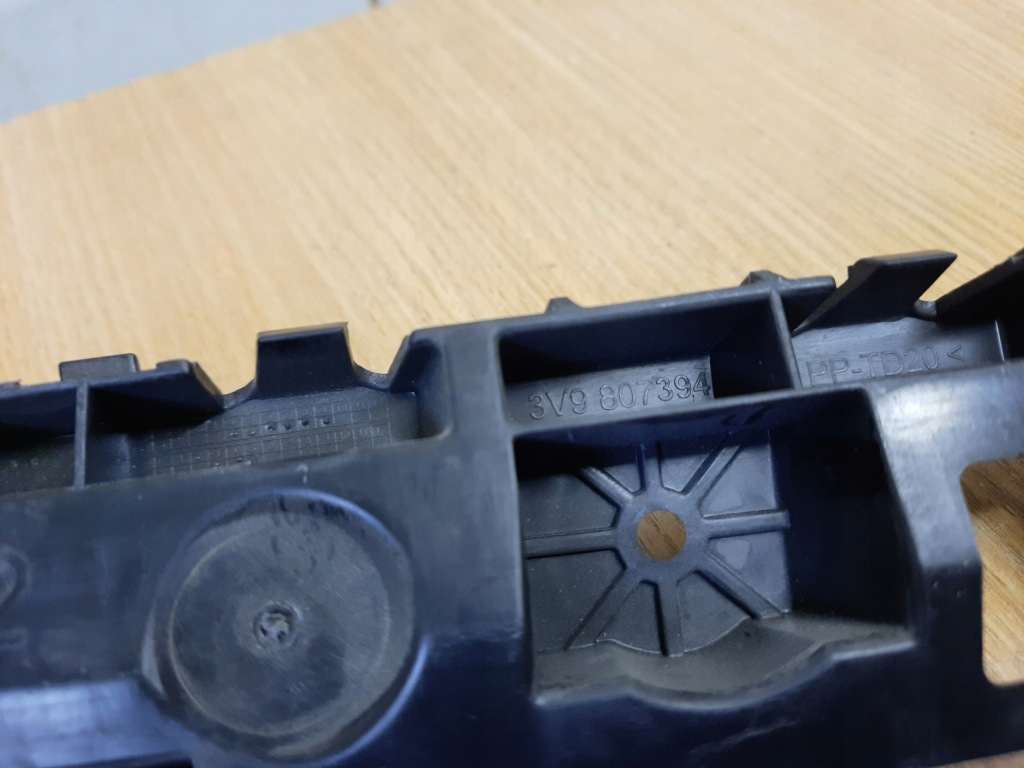 фото №7, Skoda superb 3 iii 3v9 15- kombi напрямна бампера правий задня оригінал