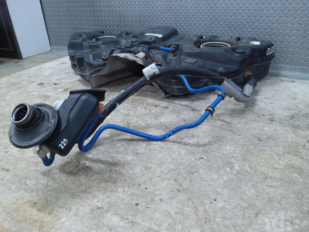 Бак пального mercedes-benz r w251 a2514700901 в Україні