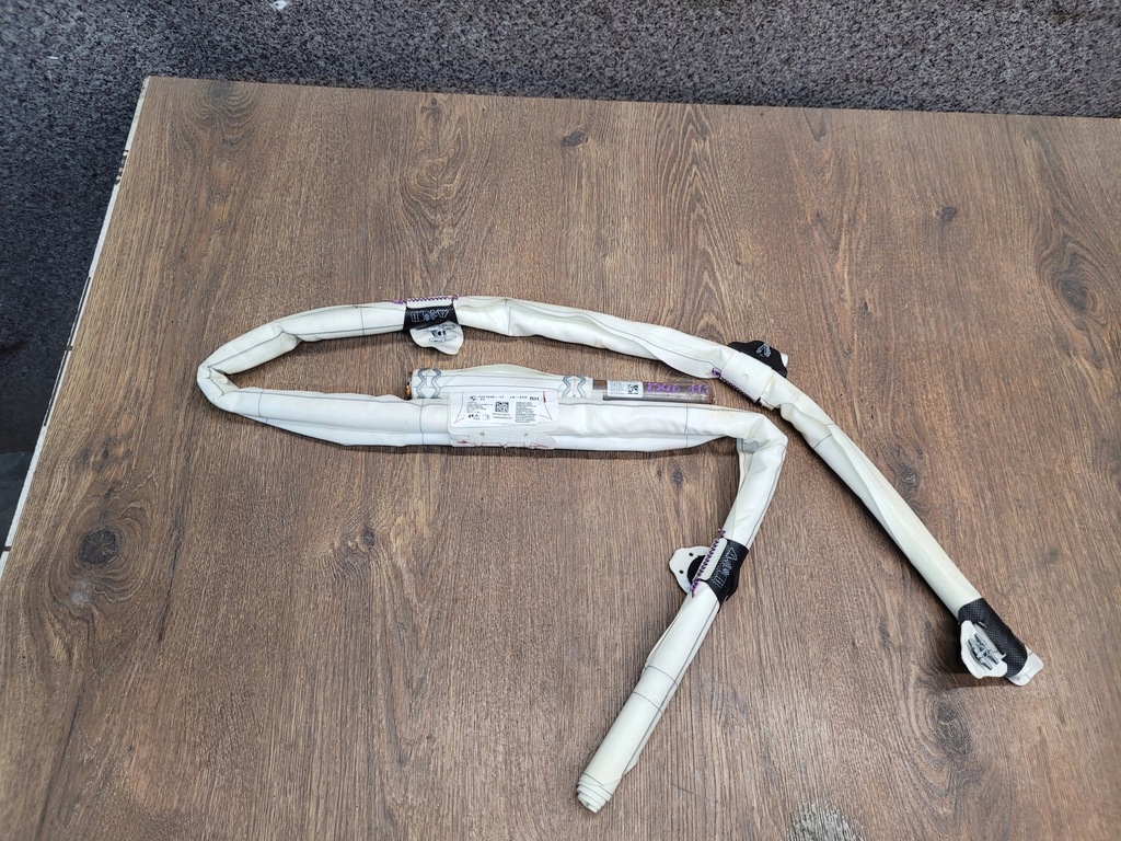 фото №1, Bmw f20 f21 шторка безпеки права 7221046