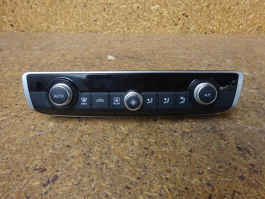 фото №12, Audi a3 8v 12-18 панель обдув кондиционера 8v0820043c