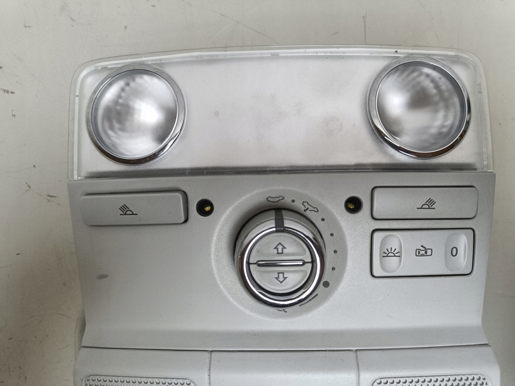 фото №7, Лампа освещение кабины skoda superb 2 yeti панель люк 3t0947105g