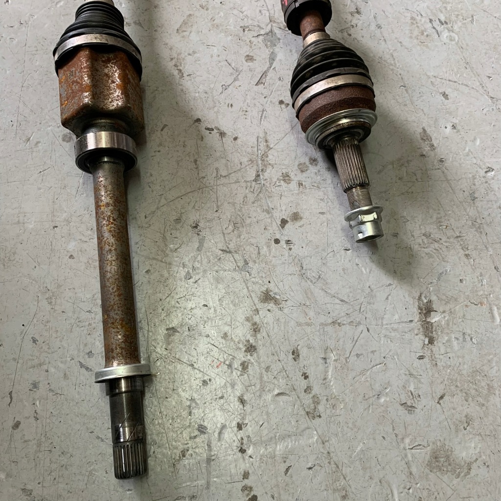 Renault austral 1.2 e-tech привідний вал ліва 391015485r Доставка