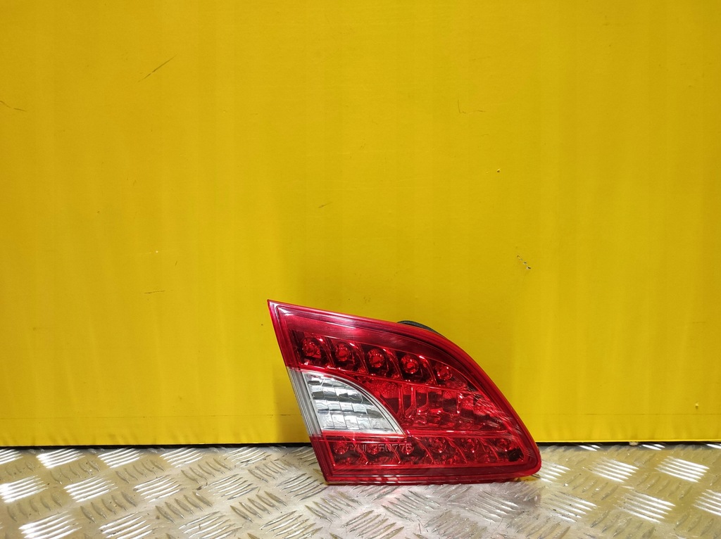 фото №1, Nissan sentra 2013-2015 лампа крышки задняя левая usa