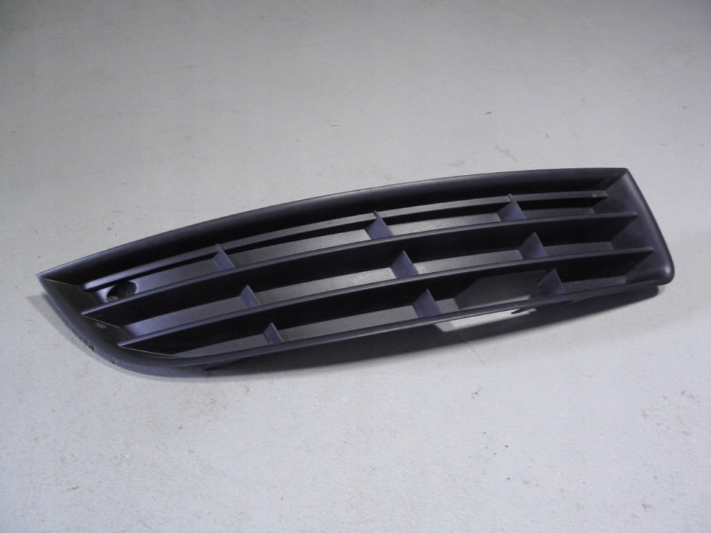 фото №1, Vw passat b6 lift r-line // решётка бампера правая 3c0853666