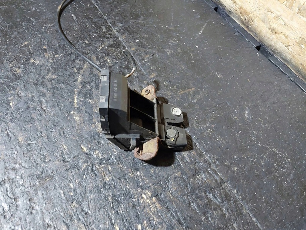 фото №13, Замок кришки задній / багажника mercedes-benz w203 sedan a2037500184