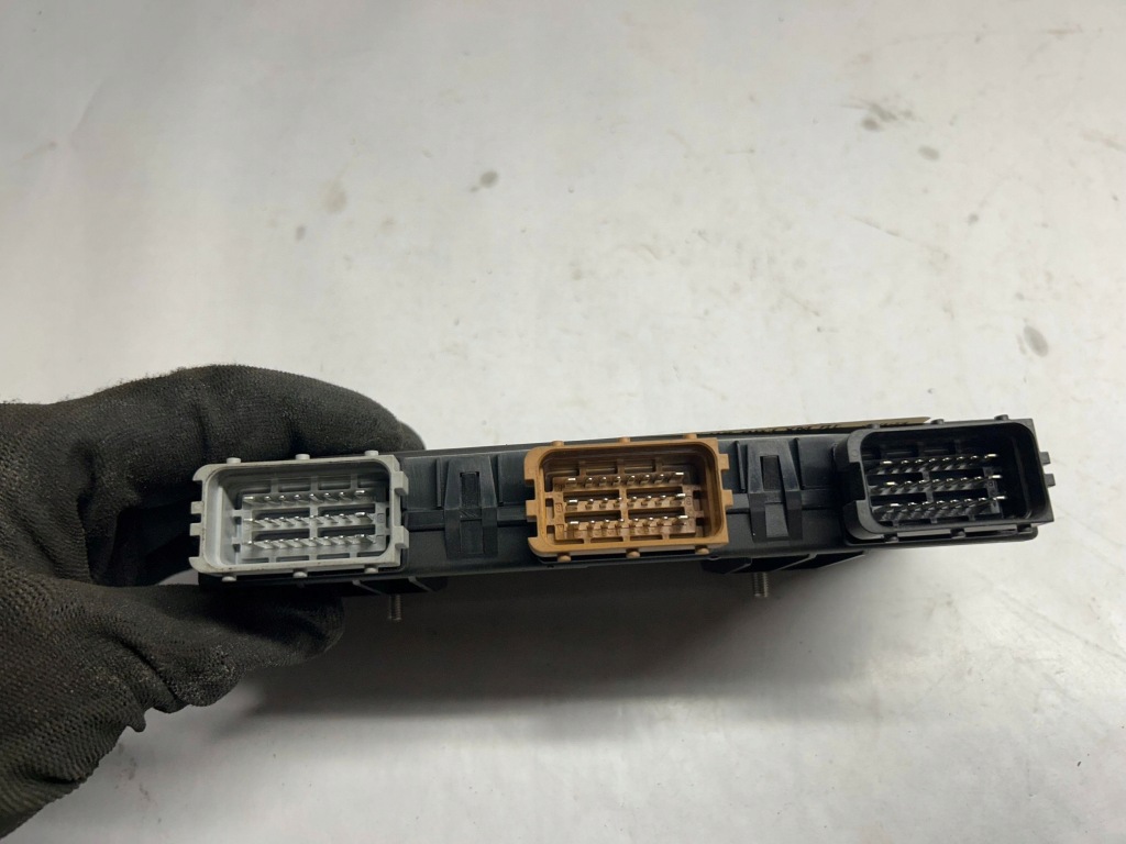 Tesla model x модуль сиденье 106811600b 2017 Недорого