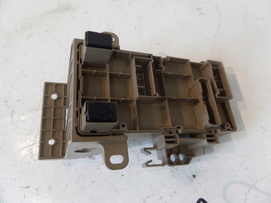 фото №4, Subaru xv 2.0 11- коробка предохранителей