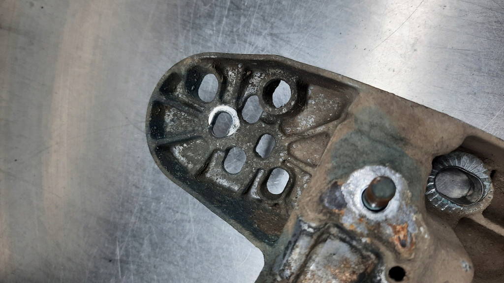 фото №5, Кронштейн двигателя 4b0199351a vw passat b5 audi a4 b5