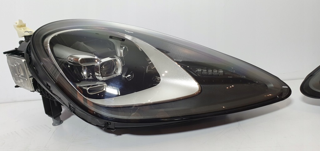 фото №1, Porsche cayenne 9y0 лампа права комплектна