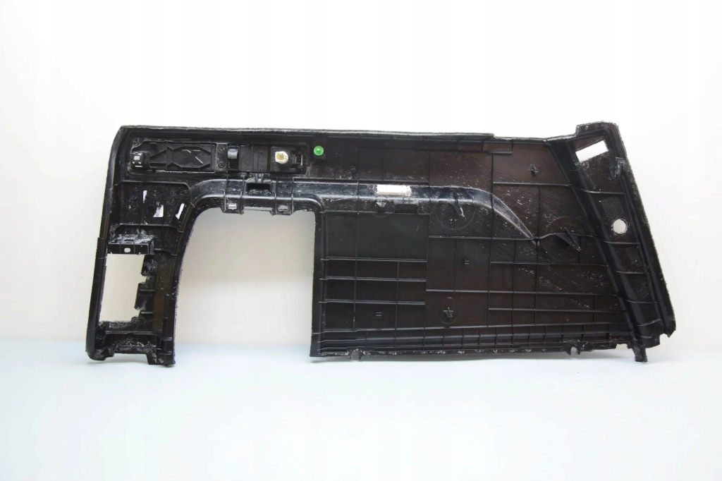 Правый  обивка багажника bmw 7438196 3.0l hybrid 210kw 2025 Киев