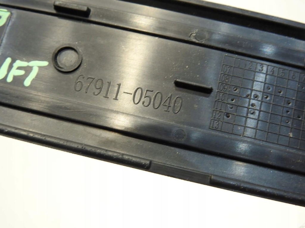 Накладка  накладка порога  правый  передок  toyota avensis 3 t27 рестайлинг  67911-05040 Оригинал