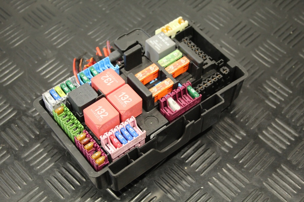 фото №1, Коробка предохранителей c-klasa w205 a2059068501