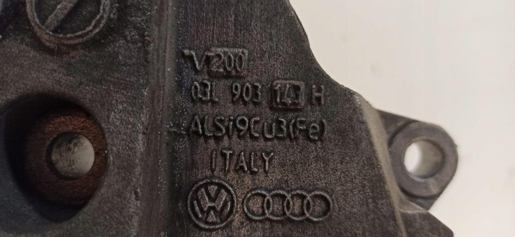 Audi a5 8t q5 кронштейн генератора 2.0 tdi 03l903143h в Украине