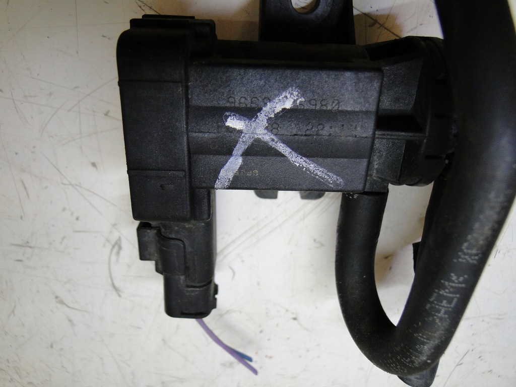 фото №4, C4 picasso 06-13 2.0hdi клапан вакууму