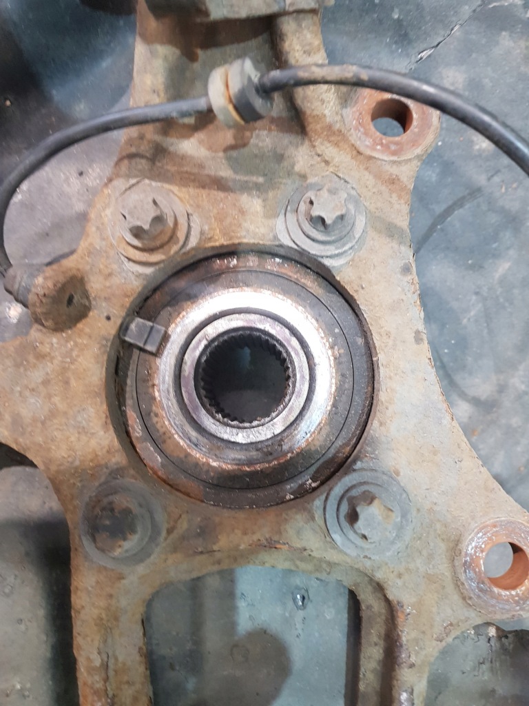 фото №3, Поворотный кулак ступица левая alfa romeo 159 1.9 jtdm