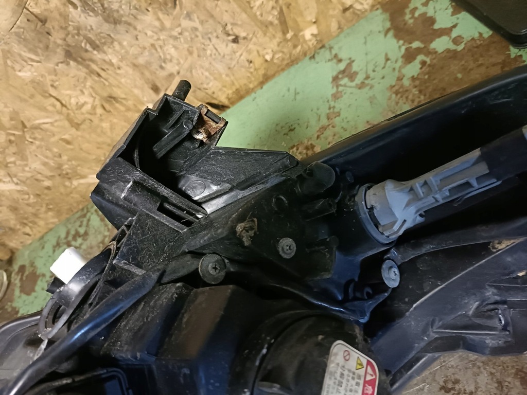 фото №13, Mazda 5 лампа левый перед ксенон