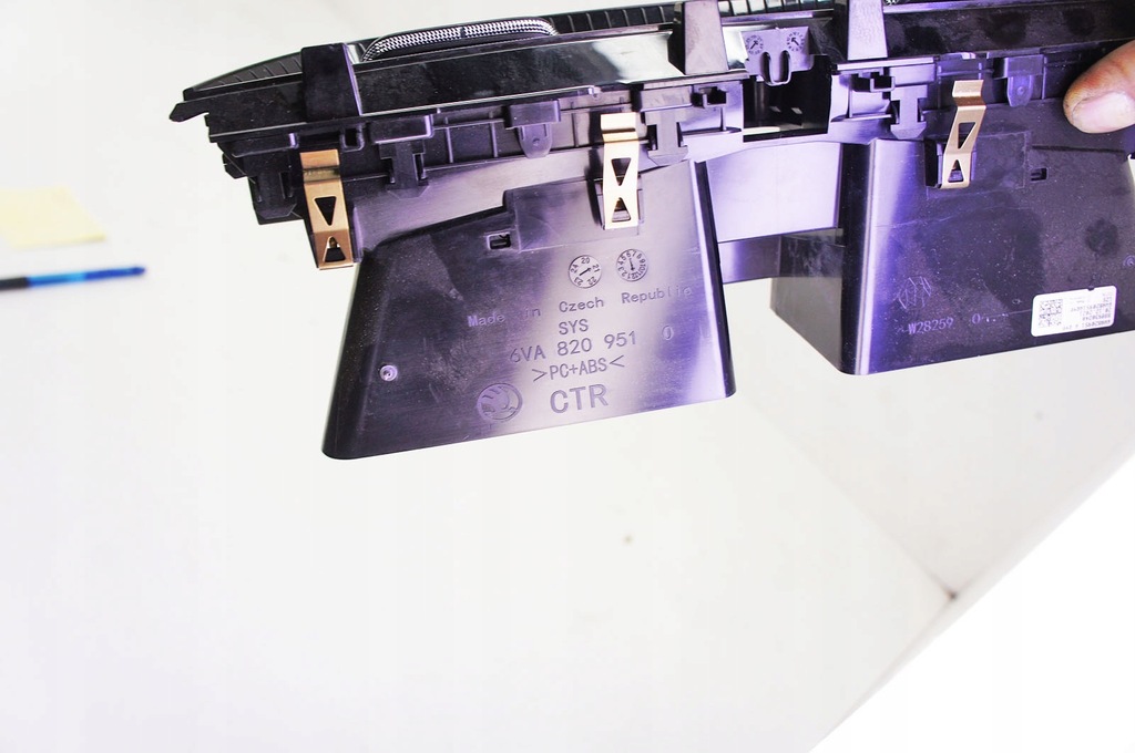 фото №6, Nr242 skoda fabia iv 21- решётка обдув перед