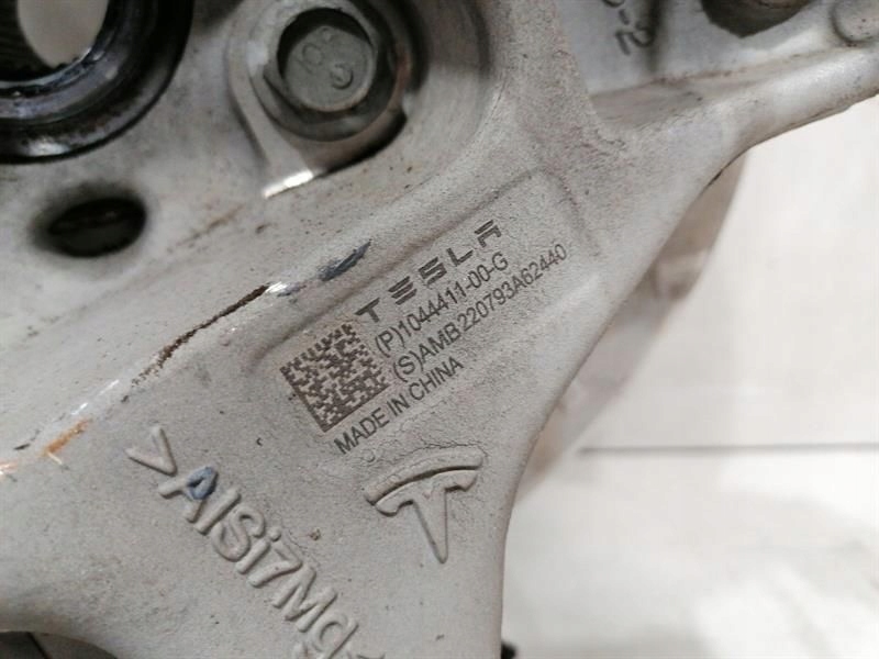 Ступиця задня ліва tesla 1044411 Оригінал