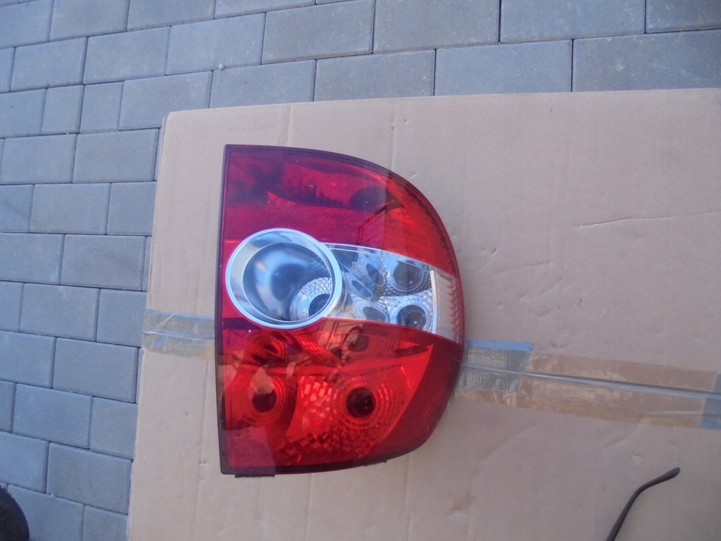 фото №1, Vw fox rok 2011 задняя правая лампа 5z6945095a