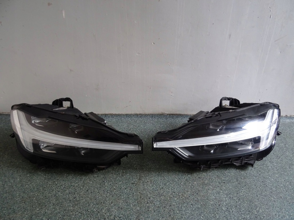 Купить Volvo xc60 xc 60 2 рестайлинг  фары передние full led левая + правый