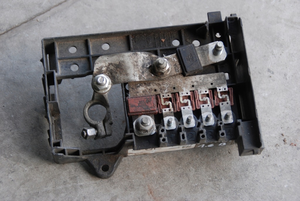 Купити Клема plus акумулятор 13302305 opel astra iv j