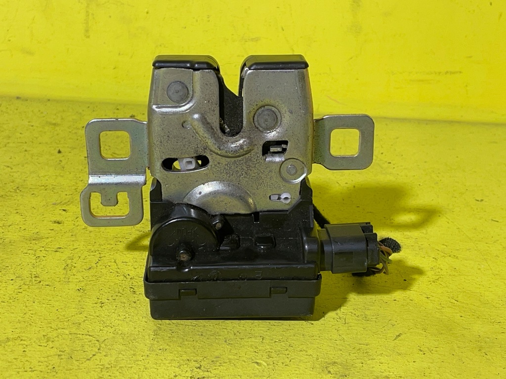 фото №2, Mini cooper r56 - замок крышки багажника