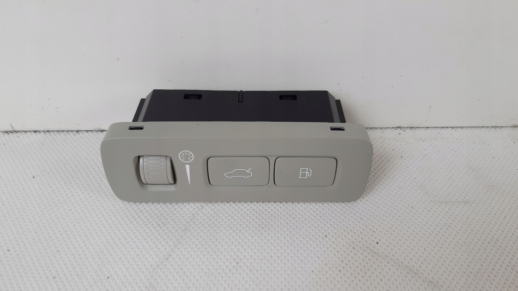 фото №1, Volvo xc40 кнопка відкривання кришки багажника 31481438