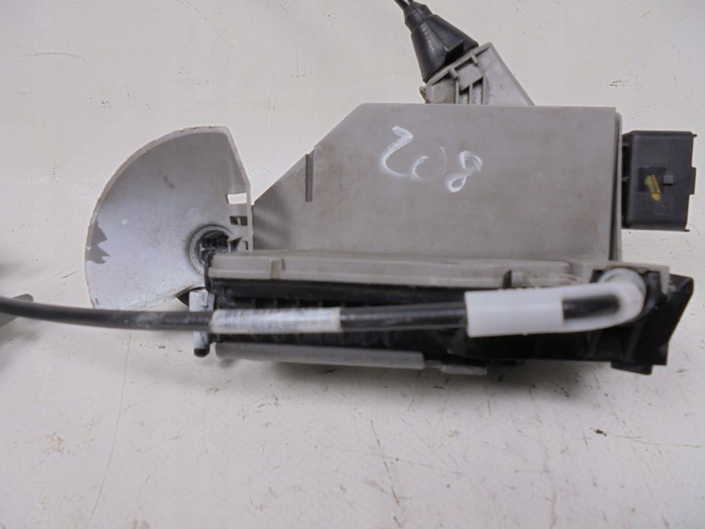 Замок дверь правый  перед кассета ручка 9688080580 peugeot 208 1 Цена