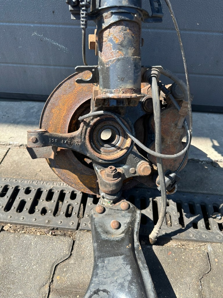 Поворотний кулак лівий перед, ліва, важіль, амортизатор mercedes vito w447 fwd 1.6 Оригінал