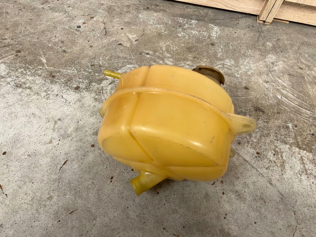 Mercedes 107 500sl - бак бачок розширювальний рідини охолоджуючий оригінал Зі Шроту