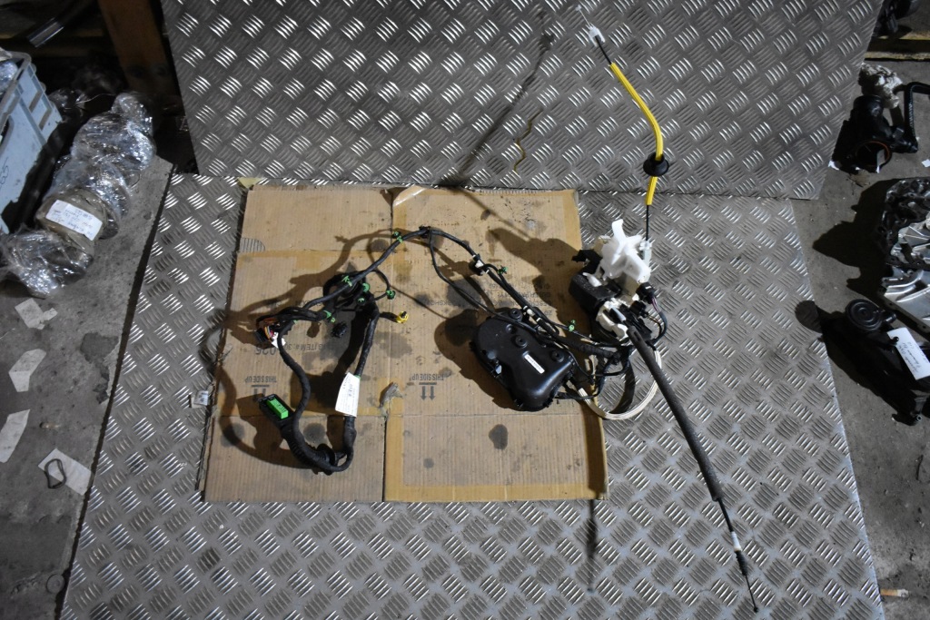 фото №1, Idealny kpl. замок доводчик передній правий porsche panamera 971 1