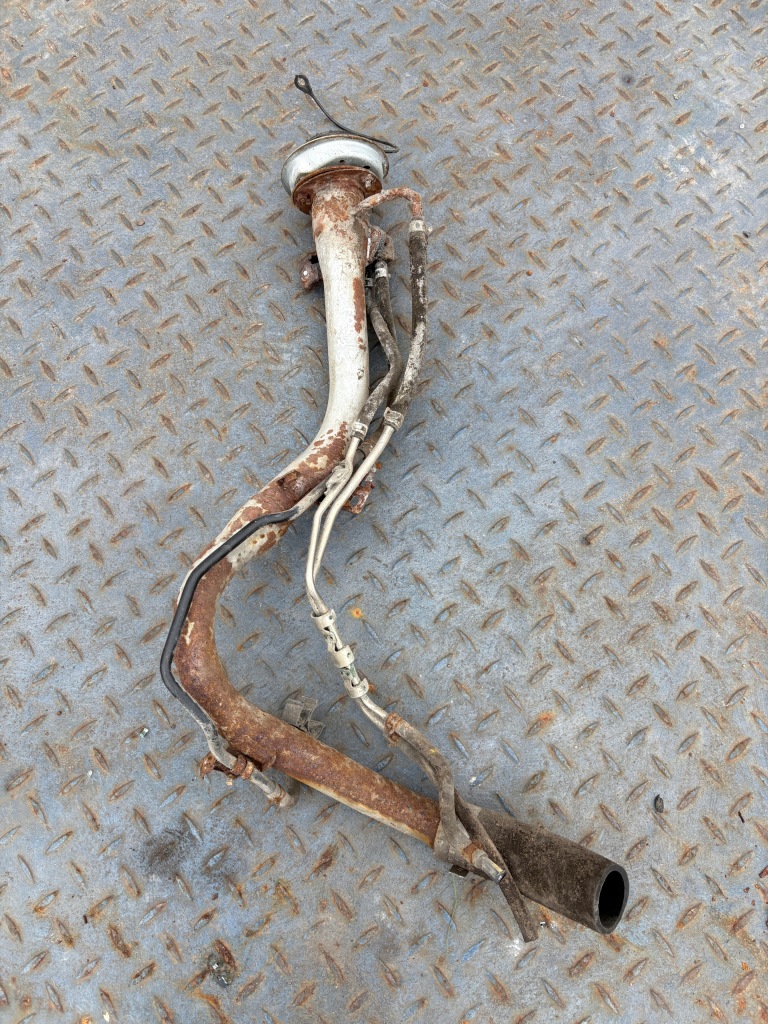 Купити Subaru forester 2 sg заливна горловина пального 2.5