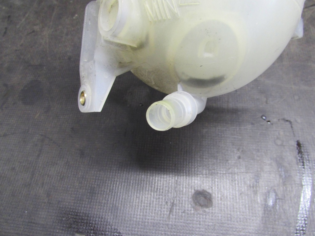 фото №5, Бак жидкость охлаждающей peugeot 3008 i 1.6 hdi 09-13r