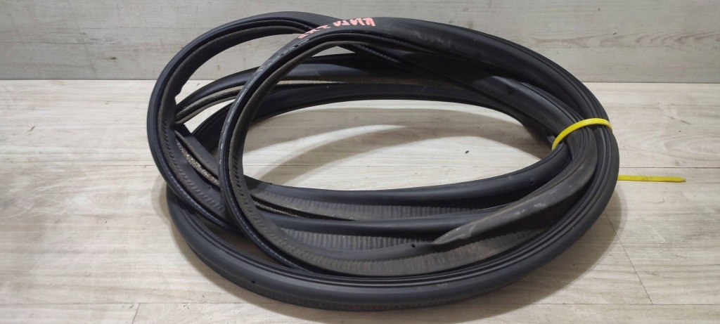 Прокладка крышки багажника volkswagen caddy в Украине