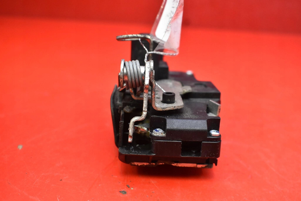 Замок двері лівий перед передній eu 6008913-99-c tesla model s lift 16-21 Недорого