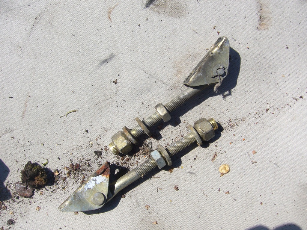 фото №2, Land rover defender - кронштейн рамки скло перед