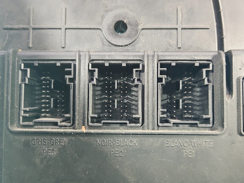 Коробка предохранителей renault megane 2 8200412549 Оригинал