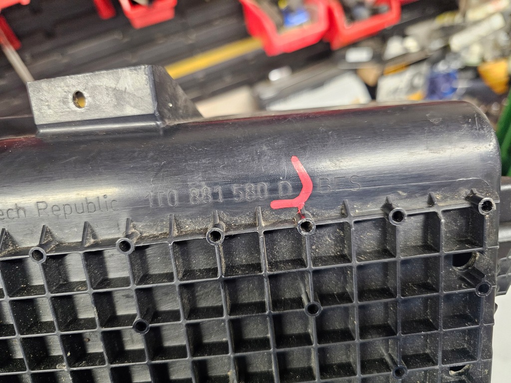 фото №10, Volkswagen touran i полка бардачок сиденье правый 1t0881580d